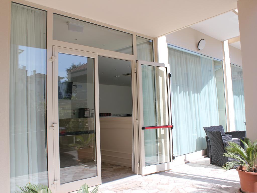 Hotel Marina Rimini Bagian luar foto